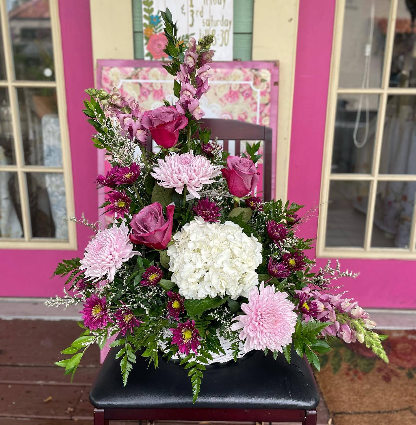 Pink roses and hydrangea arrangement